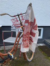 Ladda upp bild till gallerivisning, Kökshandduk ”Strömmande Säffle”
